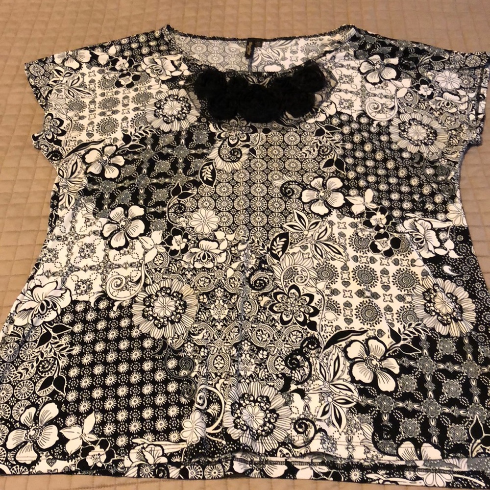 Top Black White Patterned